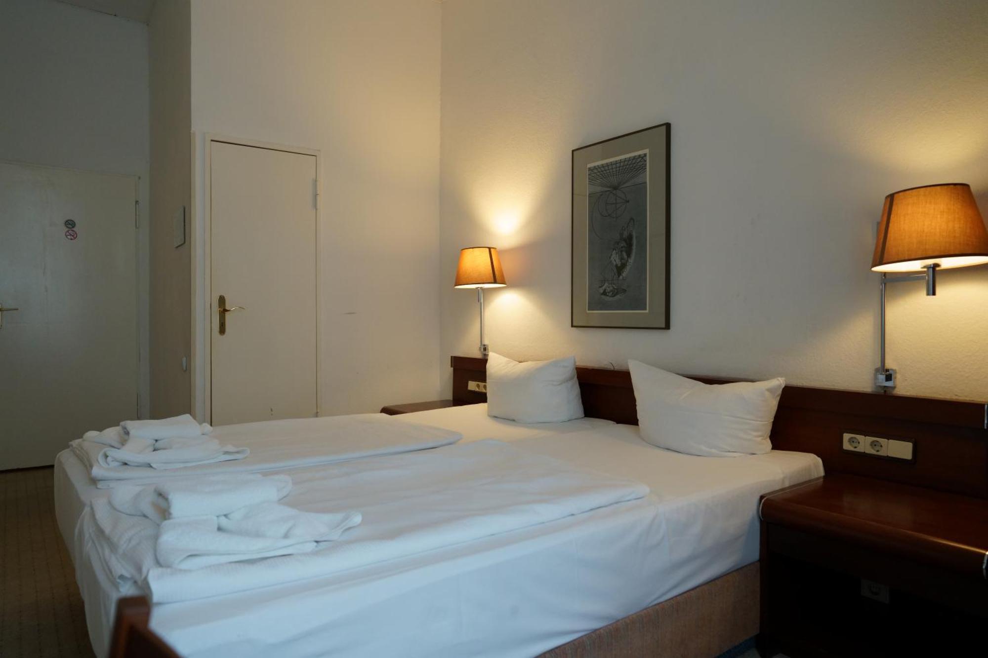 Hotel Pension Xantener Eck Berlin Exterior foto