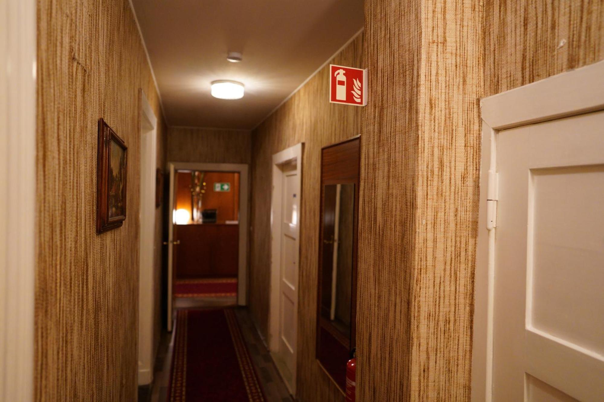 Hotel Pension Xantener Eck Berlin Exterior foto
