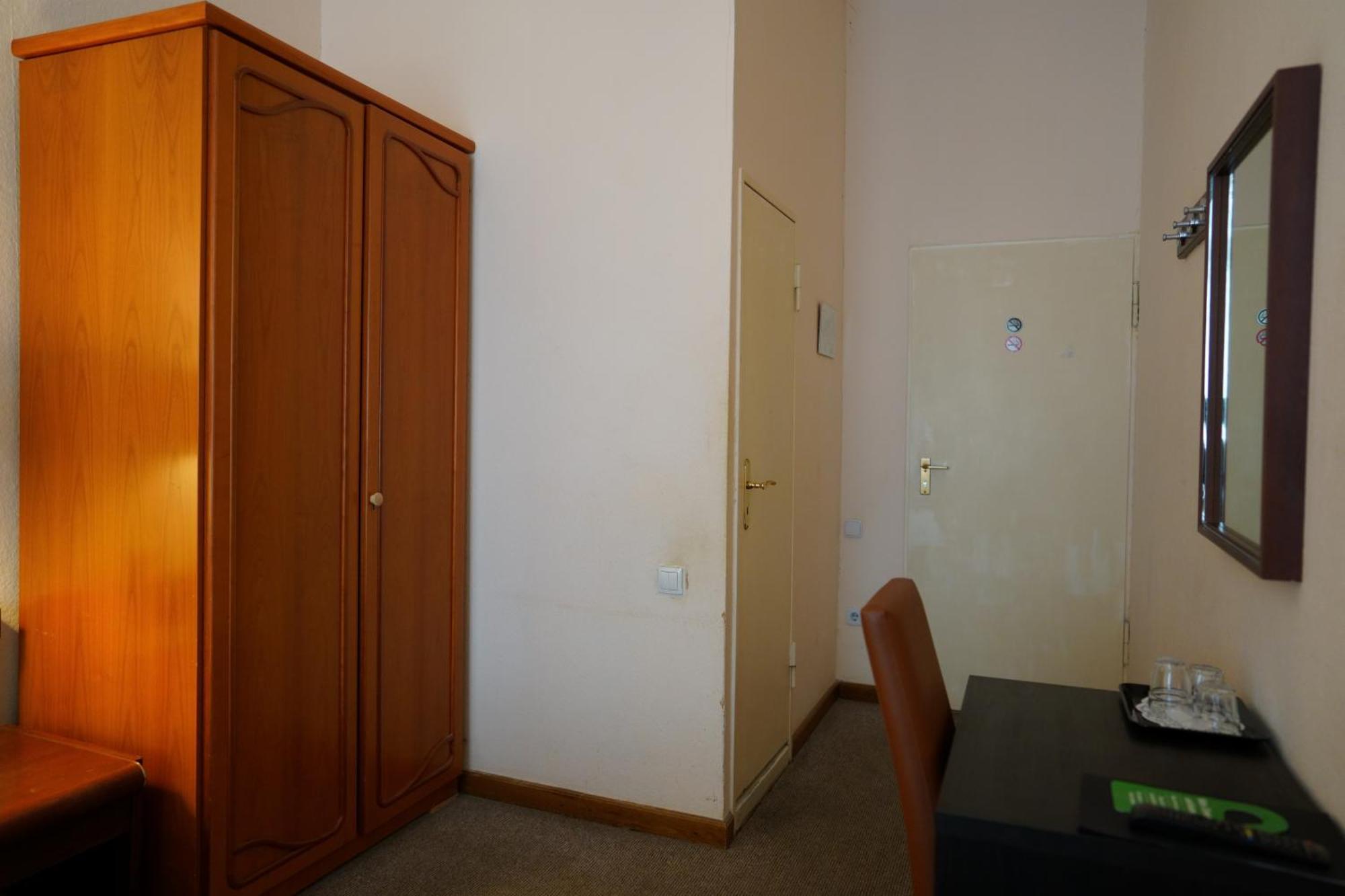 Hotel Pension Xantener Eck Berlin Exterior foto