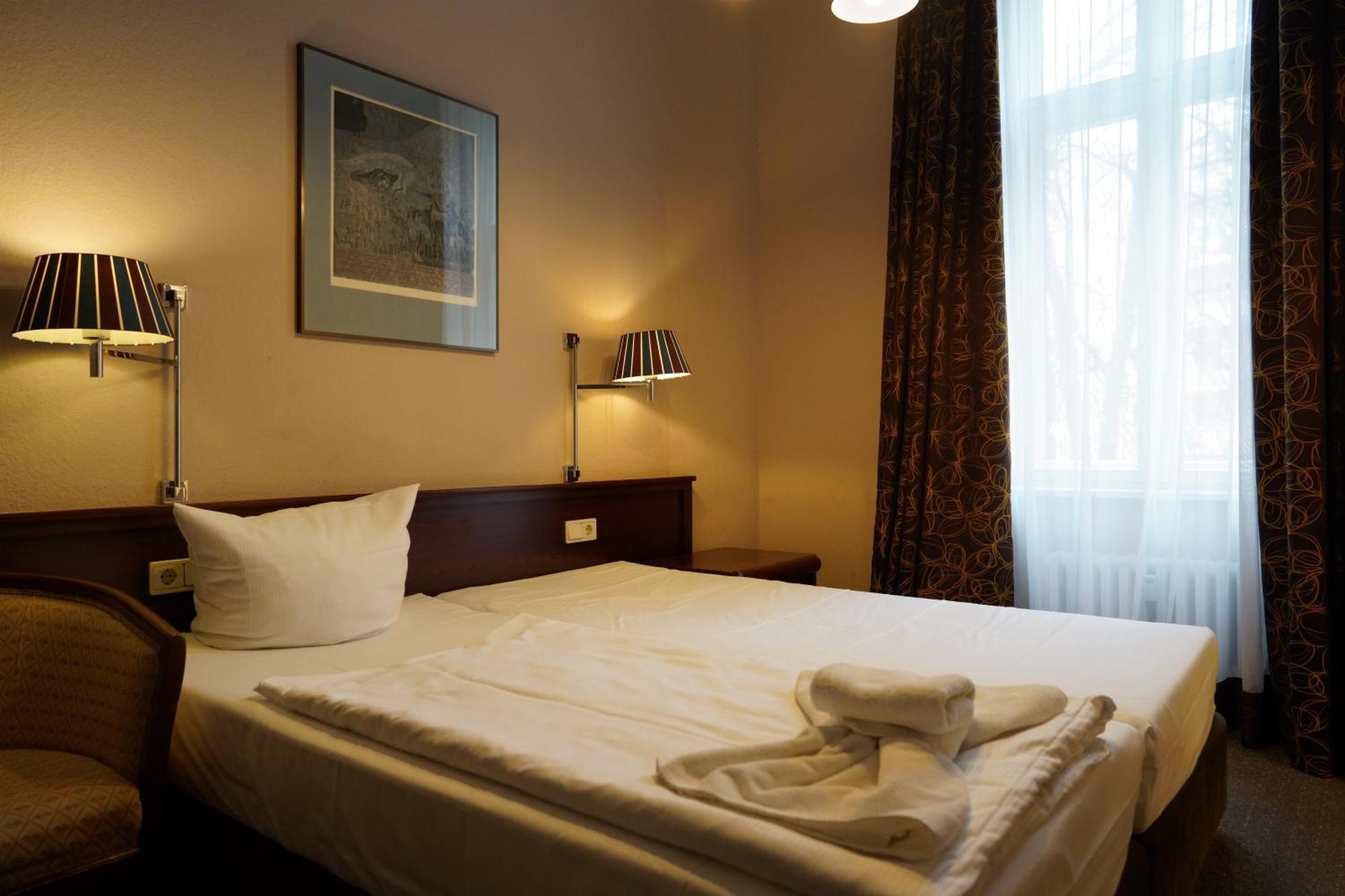 Hotel Pension Xantener Eck Berlin Exterior foto