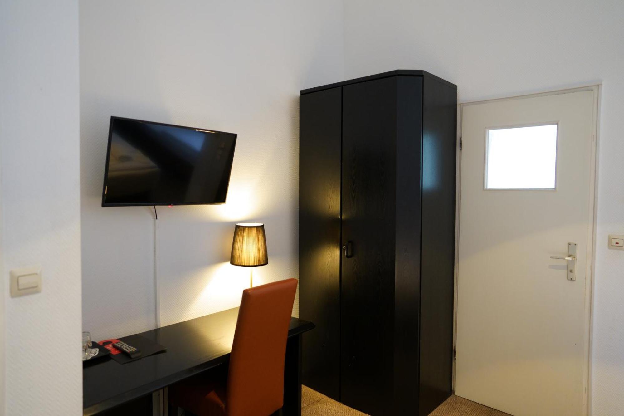 Hotel Pension Xantener Eck Berlin Exterior foto