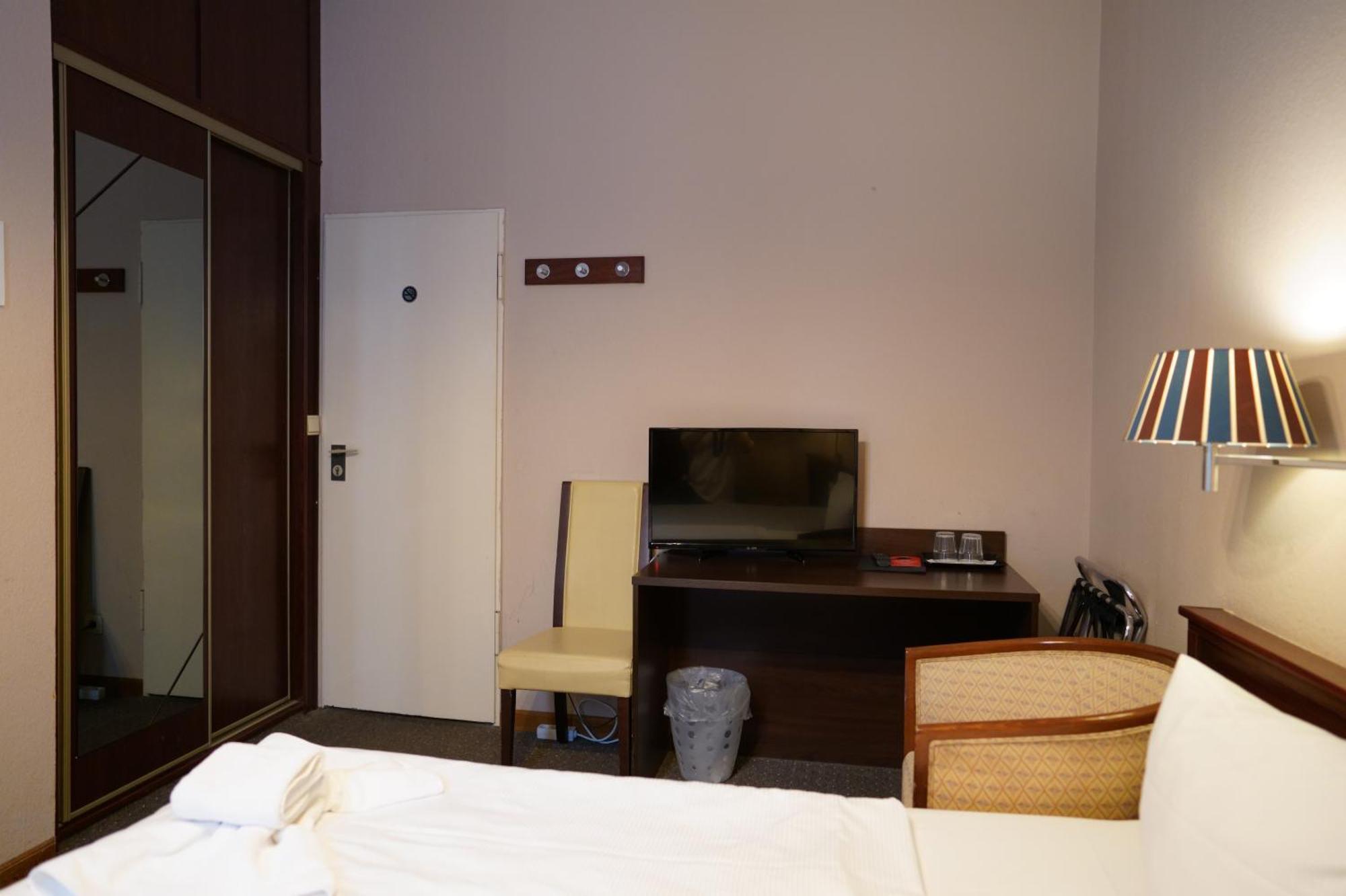 Hotel Pension Xantener Eck Berlin Exterior foto