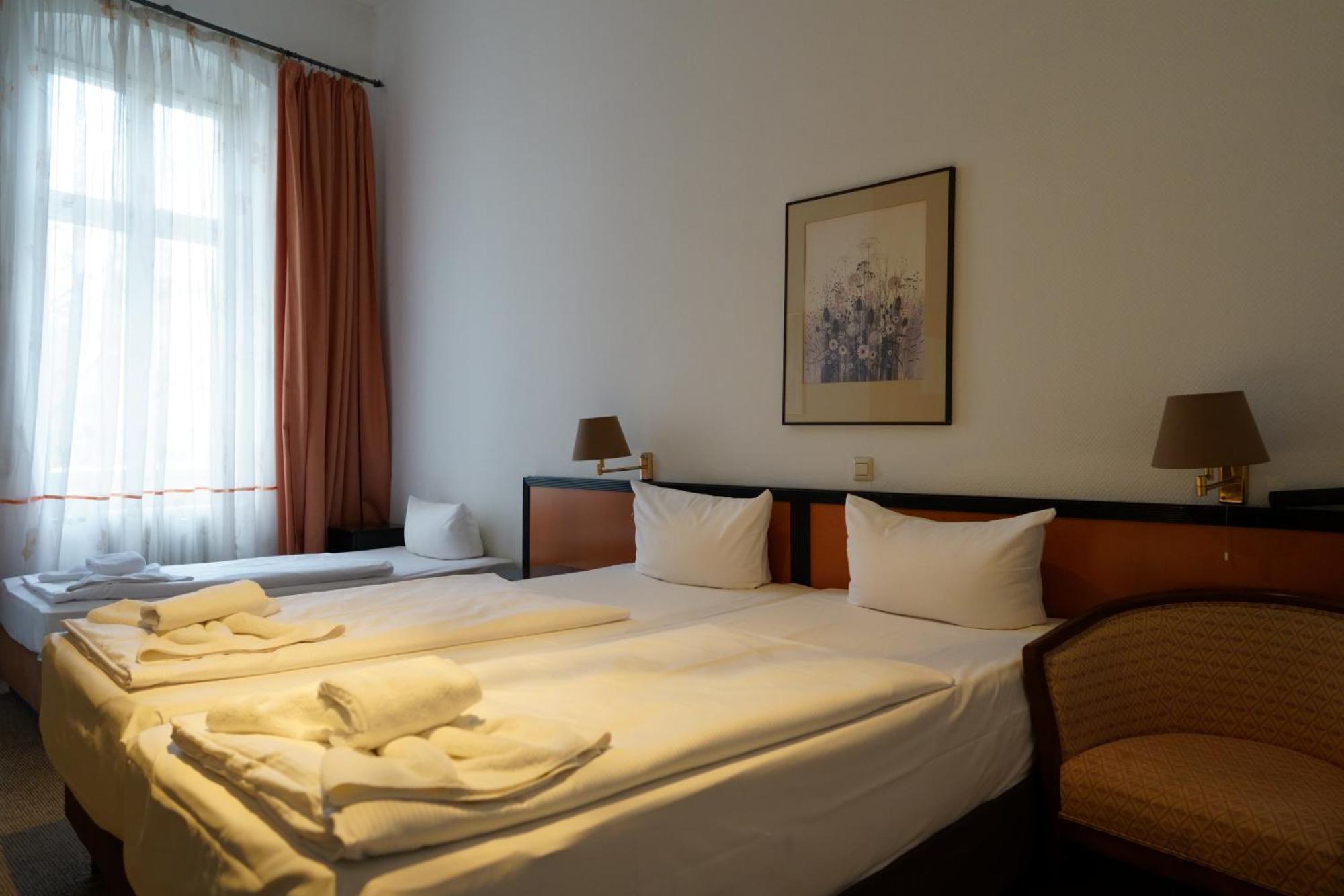 Hotel Pension Xantener Eck Berlin Exterior foto